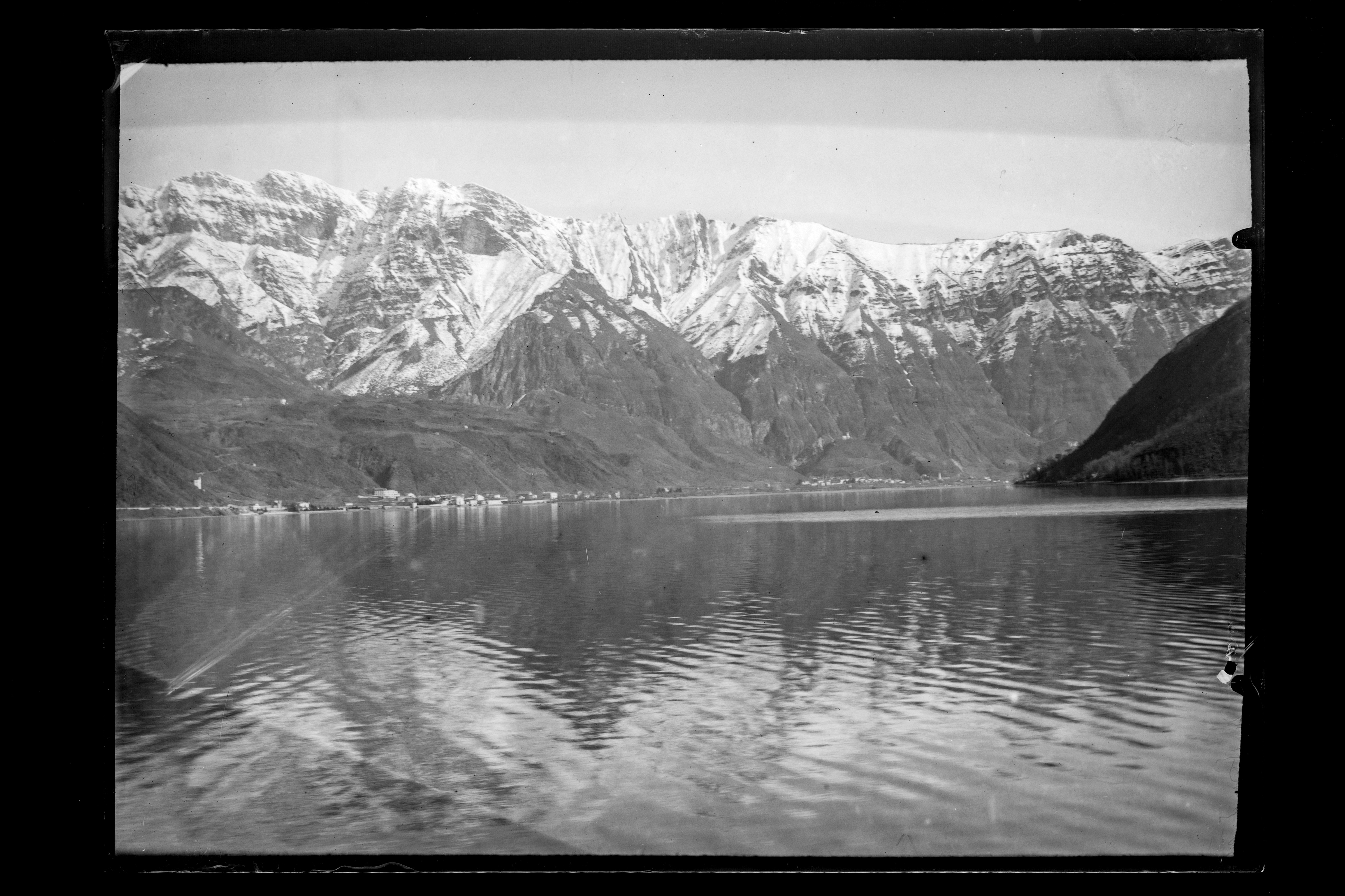 Seeblick mit Bergpanorama